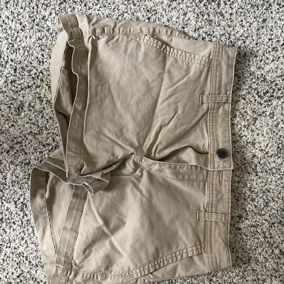 Universal thread, size 2, tan short. - Picture 1 of 1